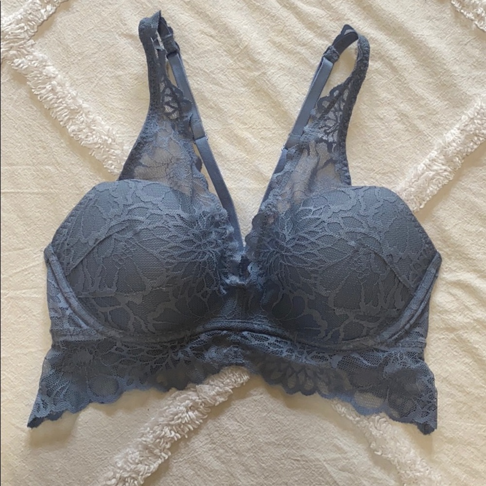 VICTORIA’S SECRET PINK • BLUE LACE RACER BACK BRA